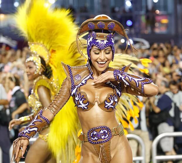 Sabrina Sato, queridinha da avenida como uma das brasileiras mais lindas da passarela