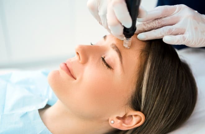 mulher fazendo botox